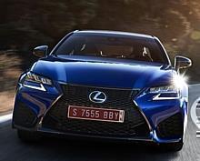 Die Frontpartie ist geprägt von einer besonders sportlichen Variation des Lexus Diabolo Kühlergrills mit der F-typischen Gitterstruktur und kraftvoll ausgeformten, grossflächigen Lufteinlässen.